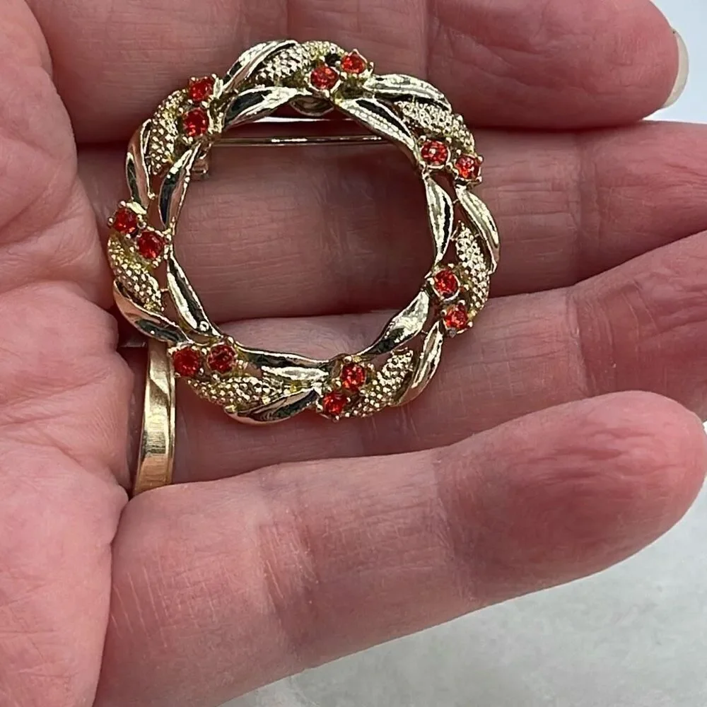 Vintage Gerry’s wreath brooch. Hallmarked.